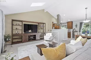 9824 SW Quail Post Rd, Portland, OR 97219 - Photo 10