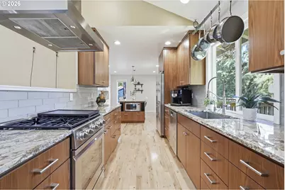 9824 SW Quail Post Rd, Portland, OR 97219 - Photo 16