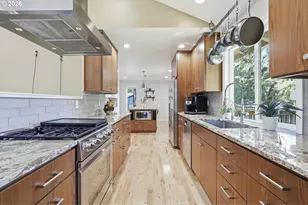 9824 SW Quail Post Rd, Portland, OR 97219 - Photo 16