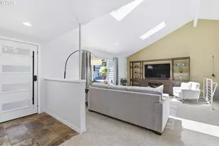 9824 SW Quail Post Rd, Portland, OR 97219 - Photo 6