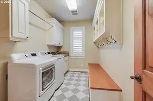 19317 Lorna Ln, Lake Oswego, OR 97035 - Photo 12