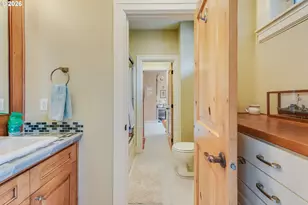 19317 Lorna Ln, Lake Oswego, OR 97035 - Photo 24