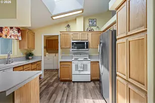 3220 Crescent Ave, Eugene, OR 97408 - Photo 10