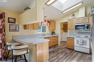 3220 Crescent Ave, Eugene, OR 97408 - Photo 2