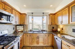 12525 SE Ridgecrest Rd, Happy Valley, OR 97086 - Photo 10