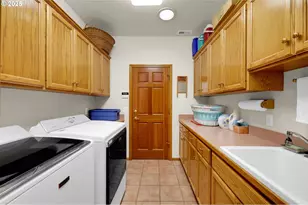 3328 Lakemont Dr, Eugene, OR 97408 - Photo 40