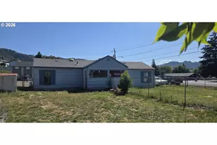 2986 W Jay Ave, Roseburg, OR 97471 - Photo 2