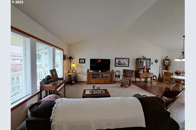 1254 Ostrander Ln, Cottage Grove, OR 97424 - Photo 2