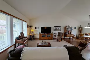 1254 Ostrander Ln, Cottage Grove, OR 97424 - Photo 2