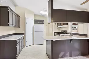 1055 W Oregon Ave, Creswell, OR 97426 - Photo 6