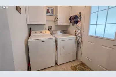 1000 E Central Ave #51, Sutherlin, OR 97479 - Photo 12