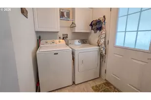 1000 E Central Ave, Sutherlin, OR 97479 - Photo 12