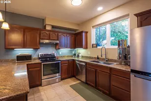 5527 NE 13th Ave, Portland, OR 97211 - Photo 2