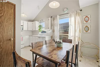 16641 SE Naegeli Dr, Portland, OR 97236 - Photo 12