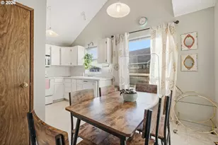 16641 SE Naegeli Dr, Portland, OR 97236 - Photo 12