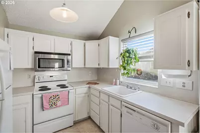 16641 SE Naegeli Dr, Portland, OR 97236 - Photo 8