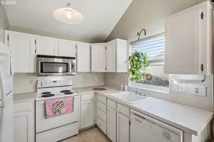 16641 SE Naegeli Dr, Portland, OR 97236 - Photo 8