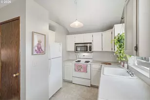 16641 SE Naegeli Dr, Portland, OR 97236 - Photo 8