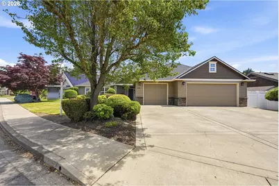 230 McLaughlin Dr, Woodburn, OR 97071 - Photo 2