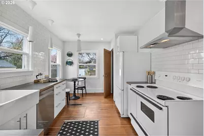 1915 NE Junior St, Portland, OR 97211 - Photo 14