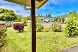 321 Maple St, Brookings, OR 97415 - Photo 10