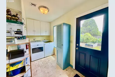 321 Maple St, Brookings, OR 97415 - Photo 18