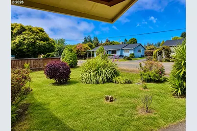 321 Maple St, Brookings, OR 97415 - Photo 4