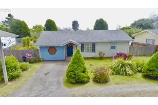321 Maple St, Brookings, OR 97415 - Photo 1