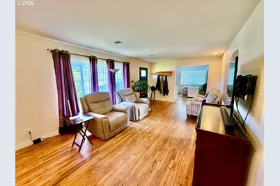 321 Maple St, Brookings, OR 97415 - Photo 10