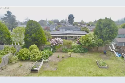 321 Maple St, Brookings, OR 97415 - Photo 22