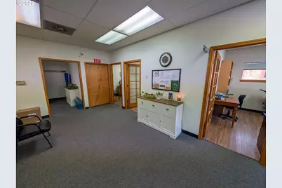 107 Island Ave, La Grande, OR 97850 - Photo 4
