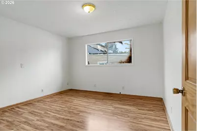 508 S 2nd St, Silverton, OR 97381 - Photo 14