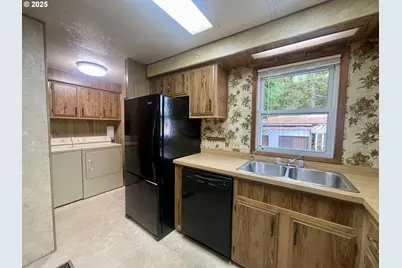 630 Shorepines Hts, Coos Bay, OR 97420 - Photo 16