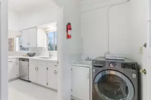 8456 SW Canyon Dr, Portland, OR 97225 - Photo 24