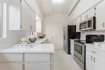 8456 SW Canyon Dr, Portland, OR 97225 - Photo 14