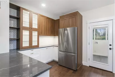 8130 SE Madison St, Portland, OR 97215 - Photo 10