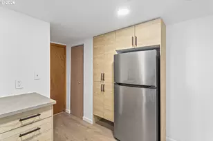 8130 SE Madison St, Portland, OR 97215 - Photo 28