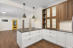 8130 SE Madison St, Portland, OR 97215 - Photo 14