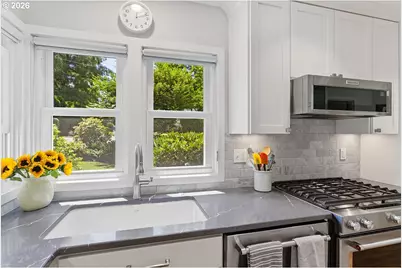 8175 SW Fairway Dr, Portland, OR 97225 - Photo 12