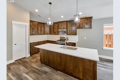 272 SE Ivy St, Mill City, OR 97360 - Photo 6