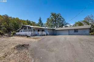 237 Country Ln, Roseburg, OR 97471 - Photo 4