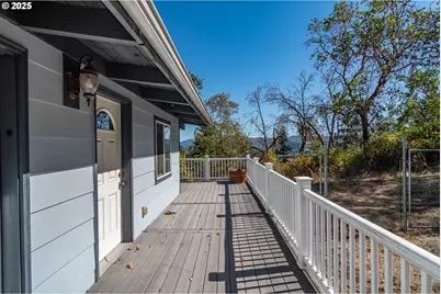 237 Country Ln, Roseburg, OR 97471 - Photo 30