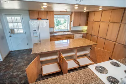 237 Country Ln, Roseburg, OR 97471 - Photo 16