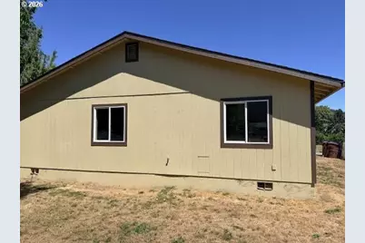 974 NE Bond St, Myrtle Creek, OR 97457 - Photo 14