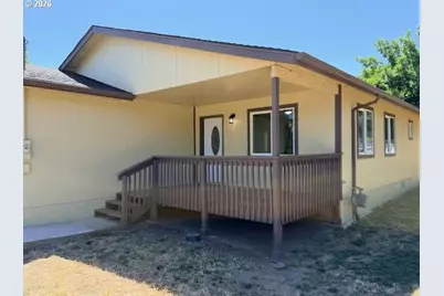 974 NE Bond St, Myrtle Creek, OR 97457 - Photo 2