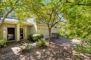 4220 NE Simpson Ct, Portland, OR 97218 - Photo 2