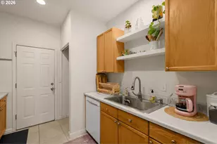 4220 NE Simpson Ct, Portland, OR 97218 - Photo 12