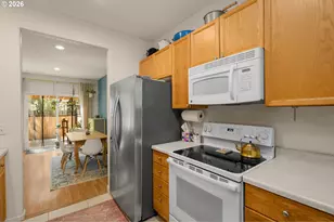 4220 NE Simpson Ct, Portland, OR 97218 - Photo 10