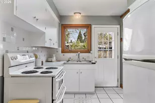 8047 SE Clay St, Portland, OR 97215 - Photo 8