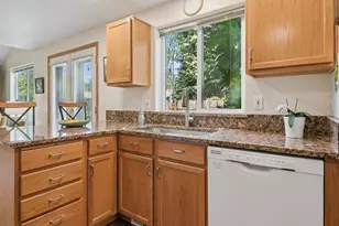 608 SE 18th Ave, Hillsboro, OR 97123 - Photo 10